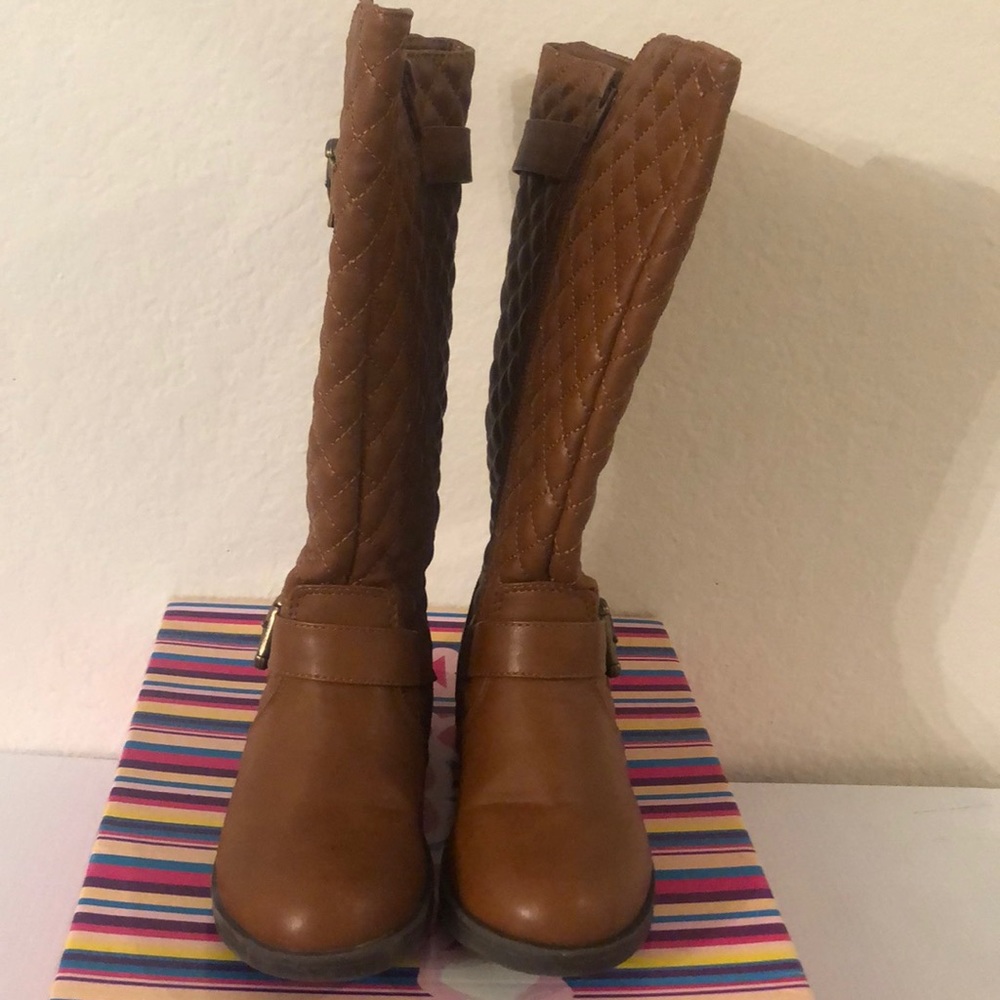 Girls boots